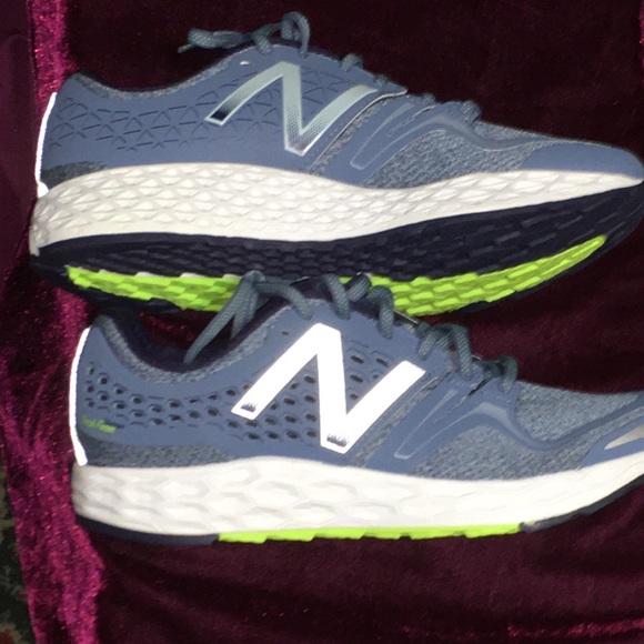 NEW BALANCE FRESH FOAM VONGO V4 M - 8 F -10 { EE WIDE } - Picture 5 of 16
